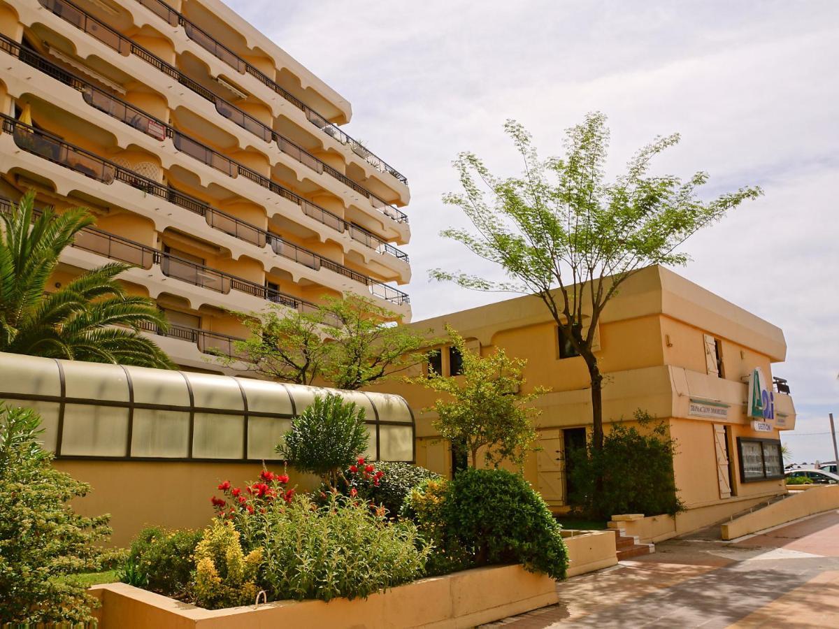Studio Acapulco-3 *