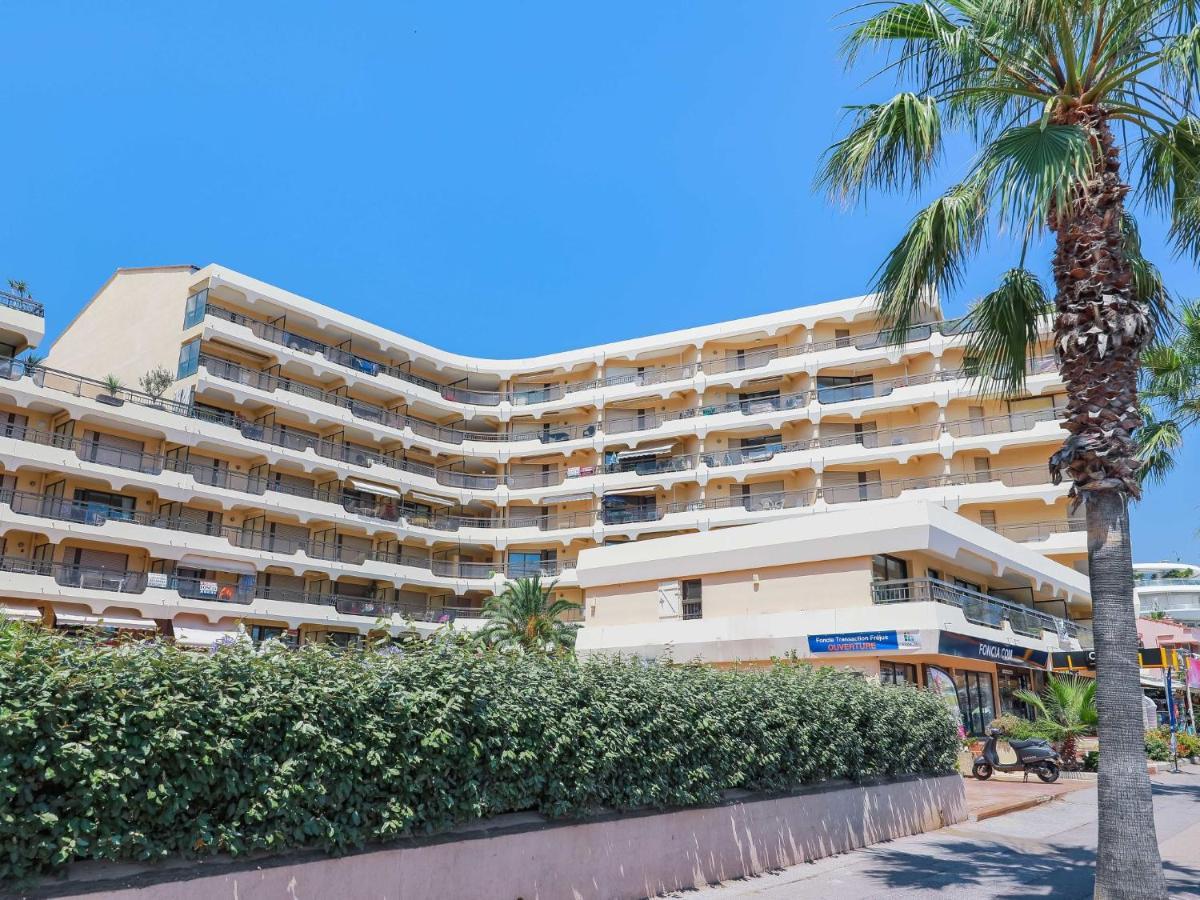 Studio Acapulco-3 *